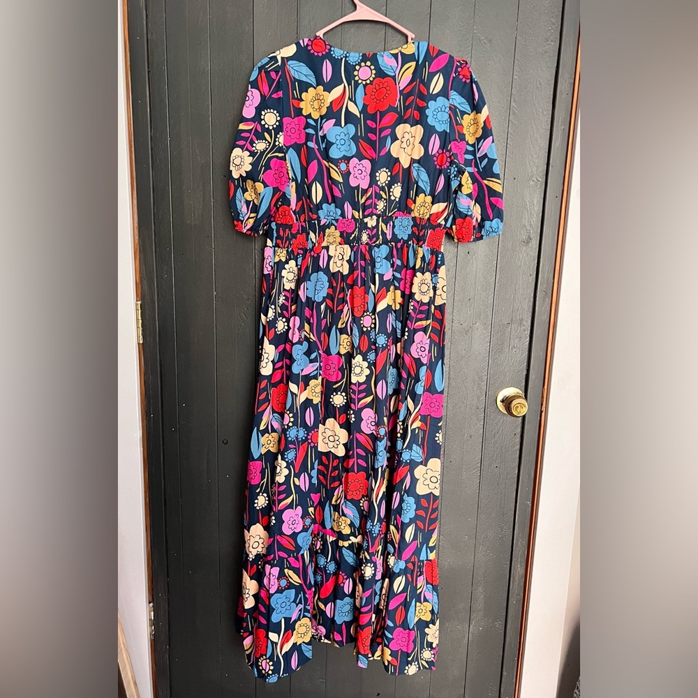 Boutique floral dress with pretty details.